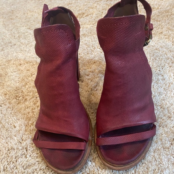 Shoes - Picture 3 of 4